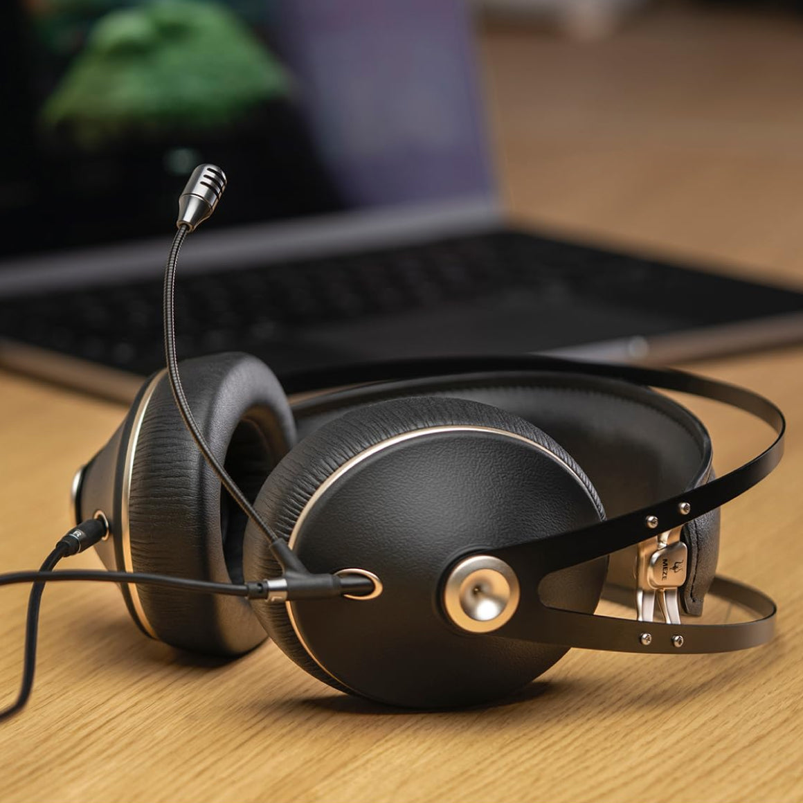 Headphone-Zone-Meze-Boom-Mic