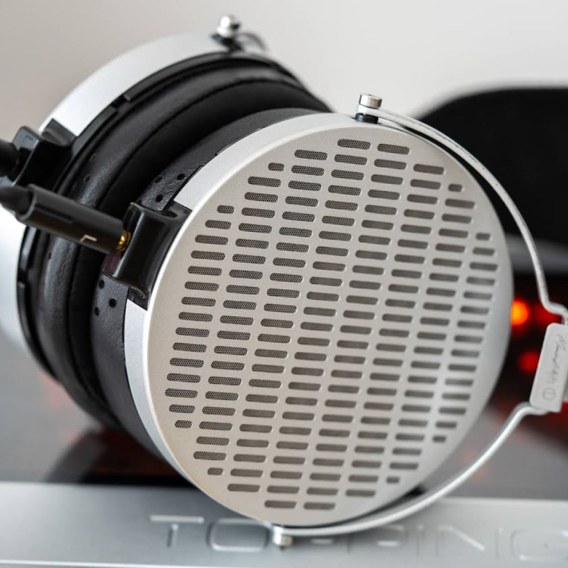 Headphone-Zone-Moondrop-COSMO
