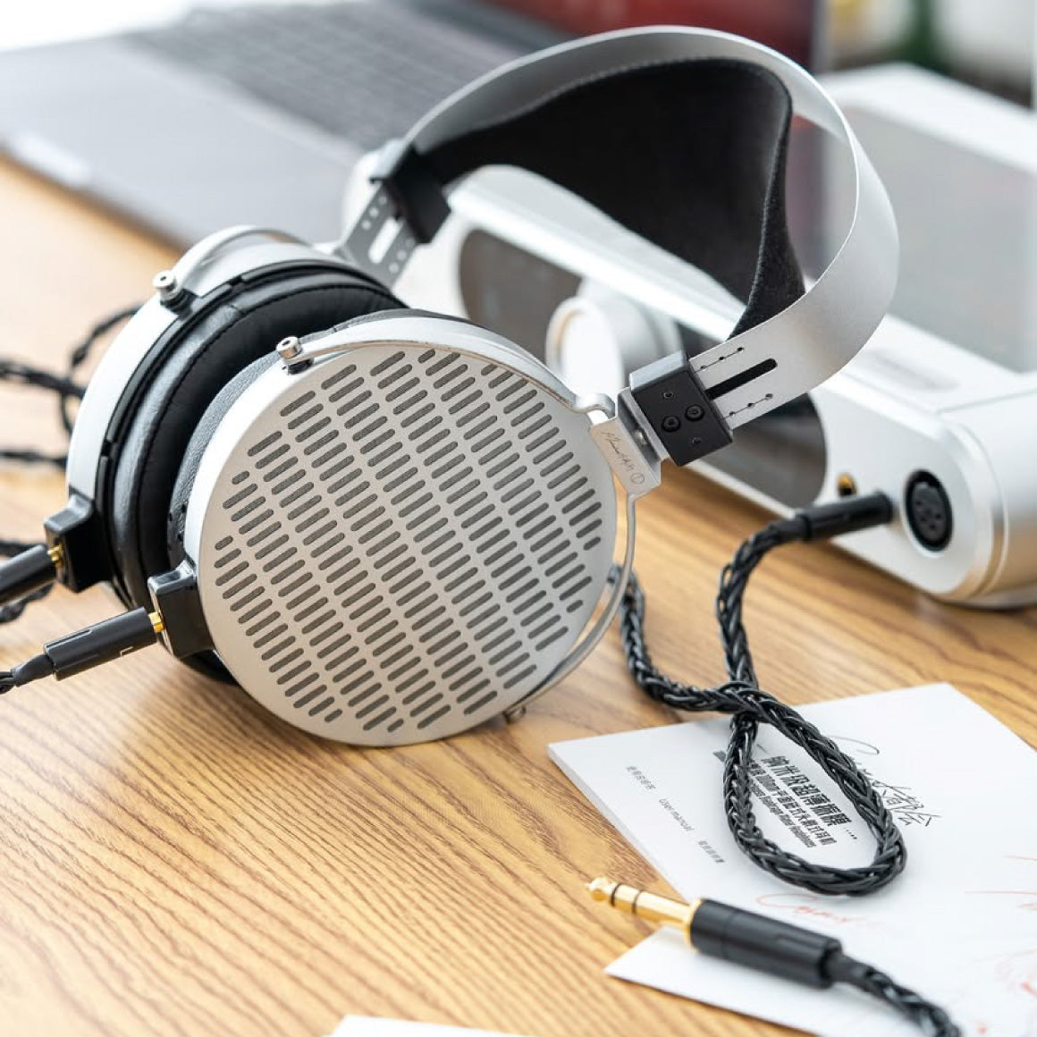 Headphone-Zone-Moondrop-COSMO