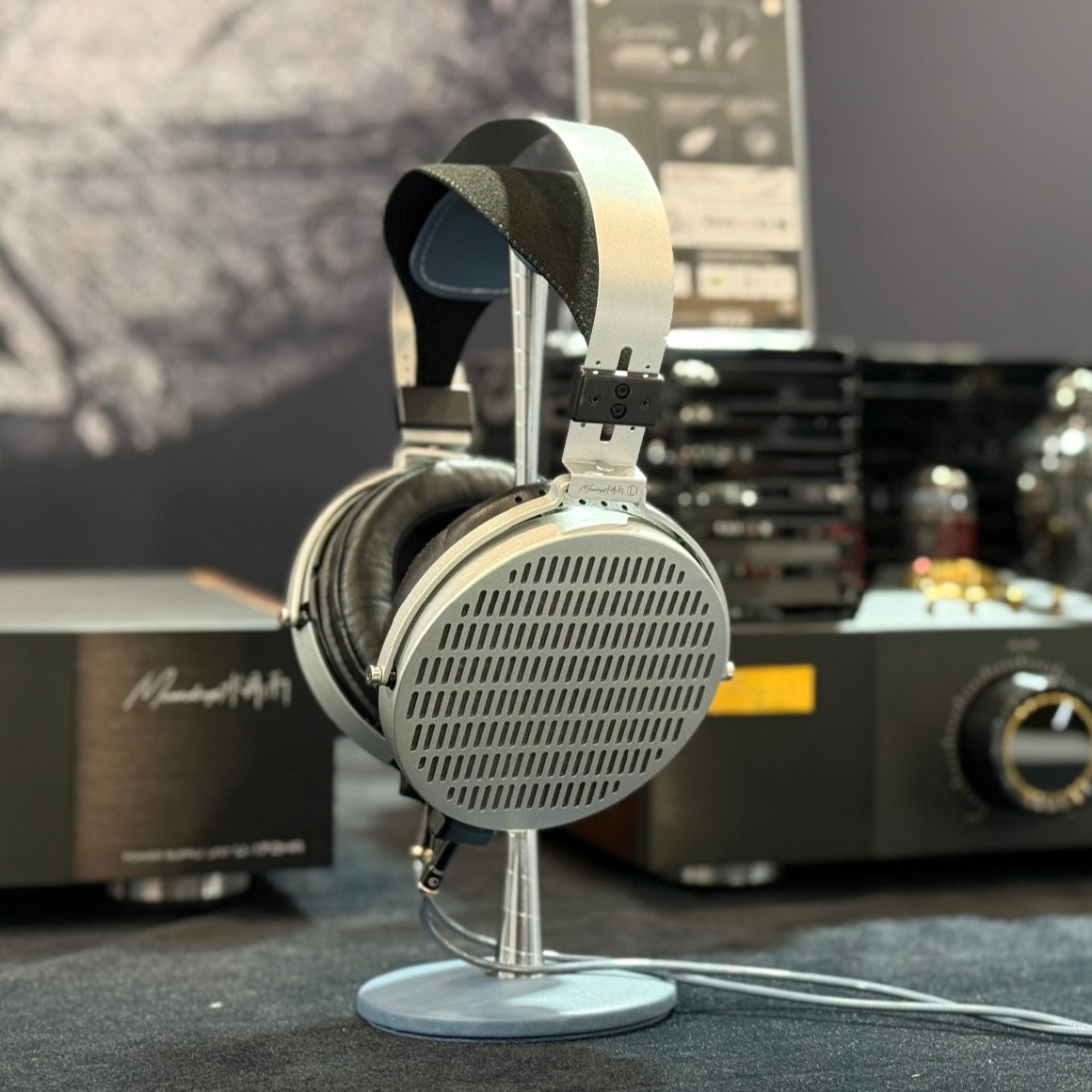 Headphone-Zone-Moondrop-COSMO