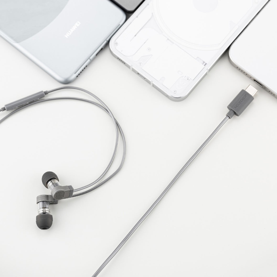 Headphone-Zone-Moondrop-Quark2