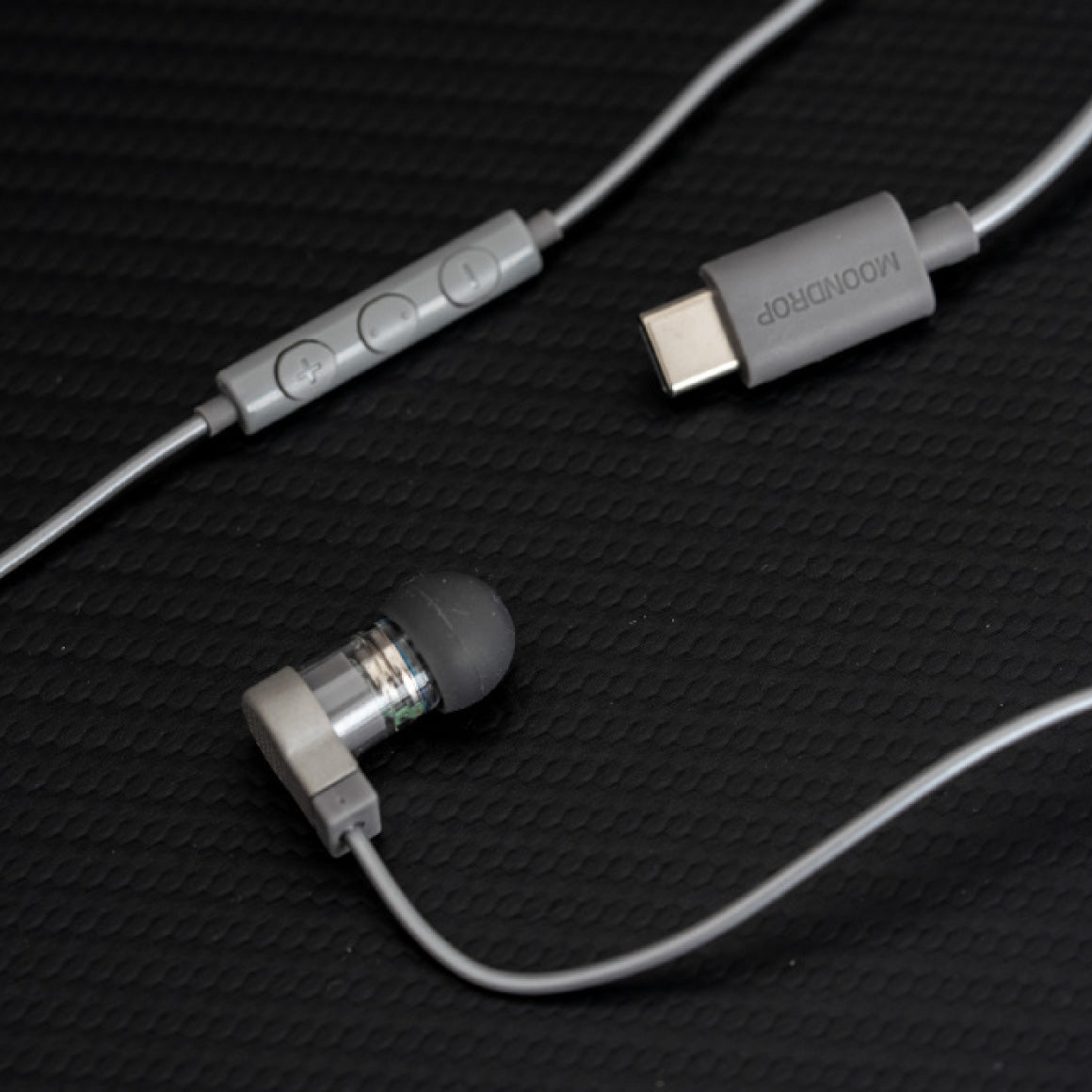 Headphone-Zone-Moondrop-Quark2