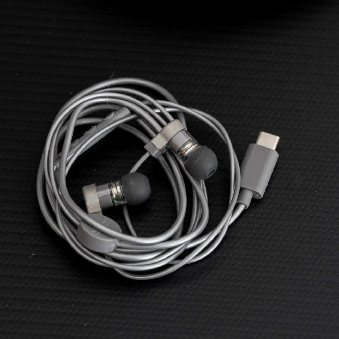 Headphone-Zone-Moondrop-Quark2