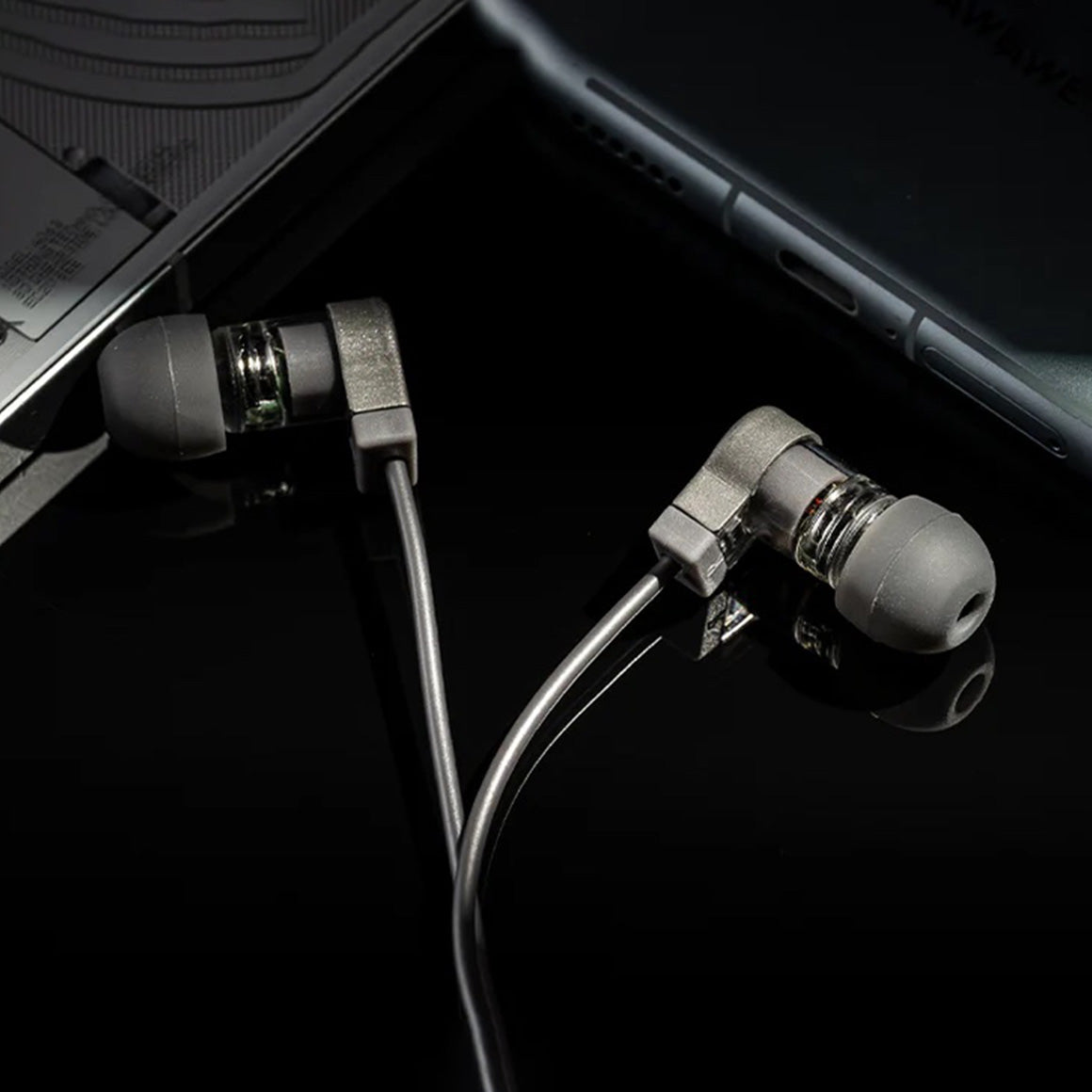 Headphone-Zone-Moondrop-Quark2