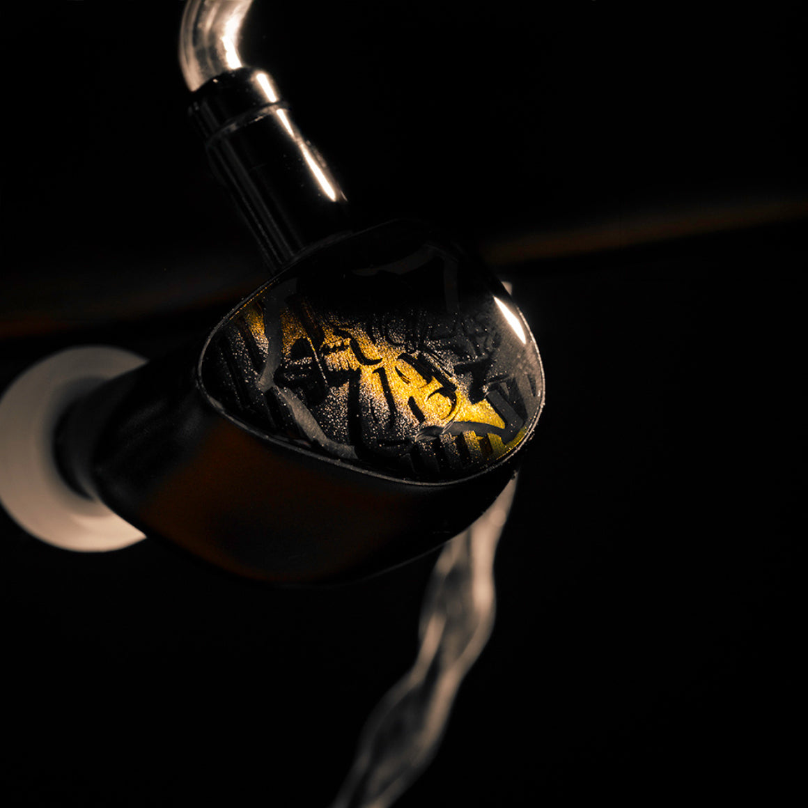 Headphone-Zone-Noble-Audio-Vanguard