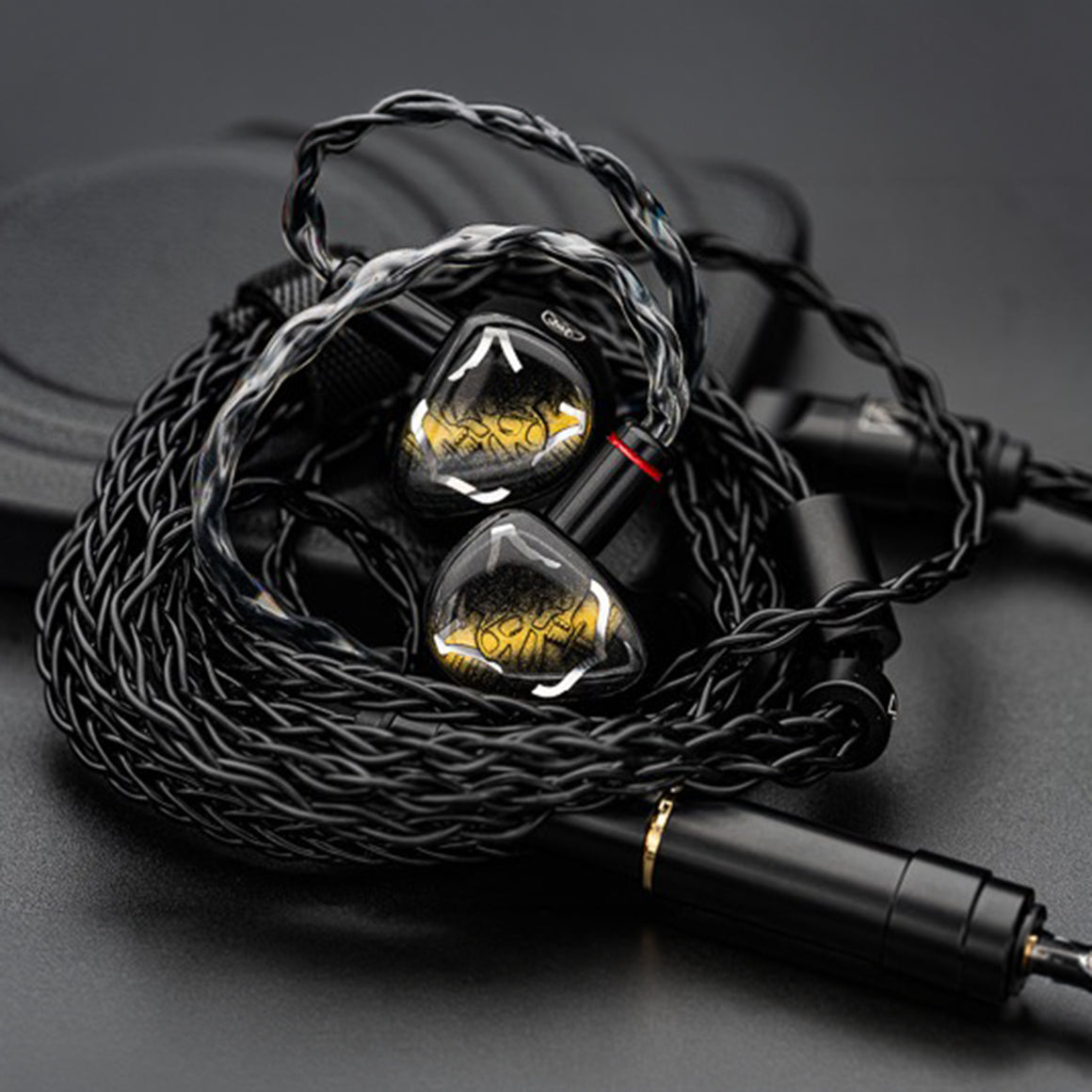 Headphone-Zone-Noble-Audio-Vanguard