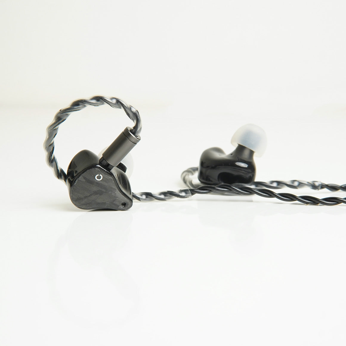 Headphone-Zone-Oriveti-Bleqk-Lowmaster-Demo-Unit