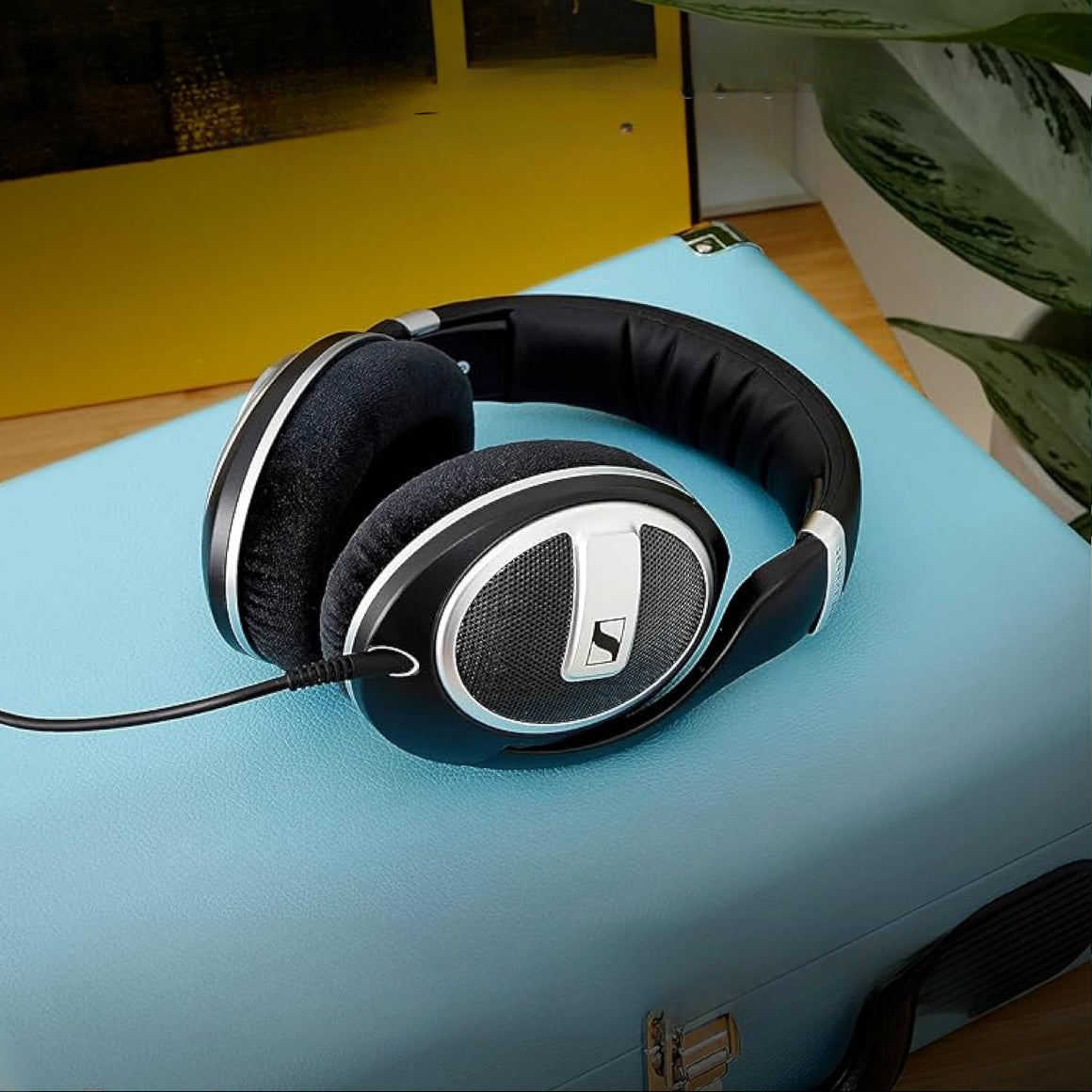 Buy The Sennheiser HD 599 SE Open-Back Headphones | Headphone Zone