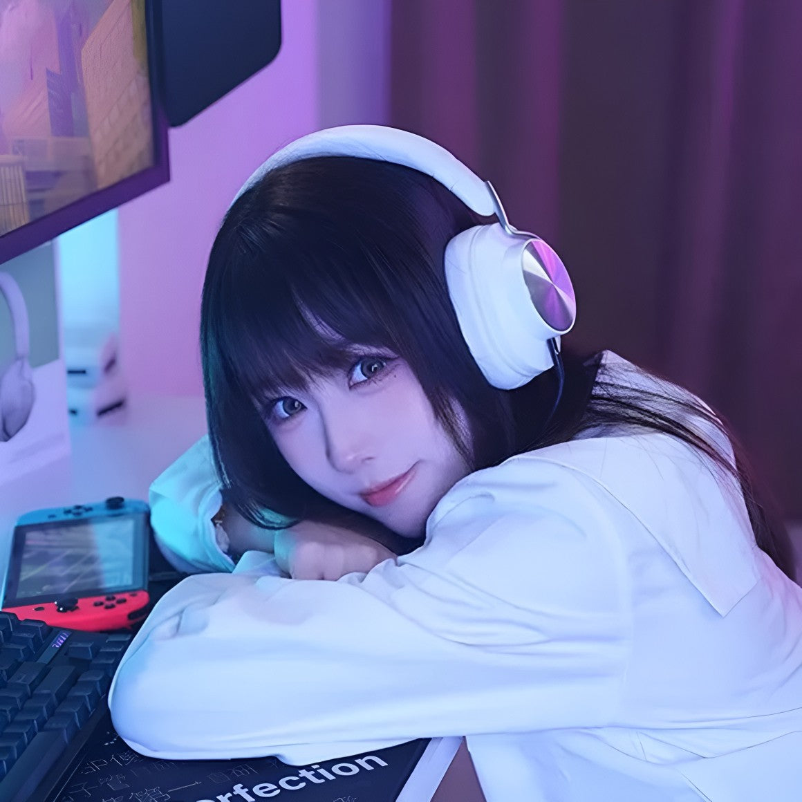 #Color_White