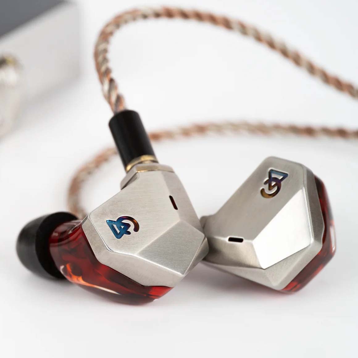 Headphone-zone-Campfire-Audio-Grand-Luna