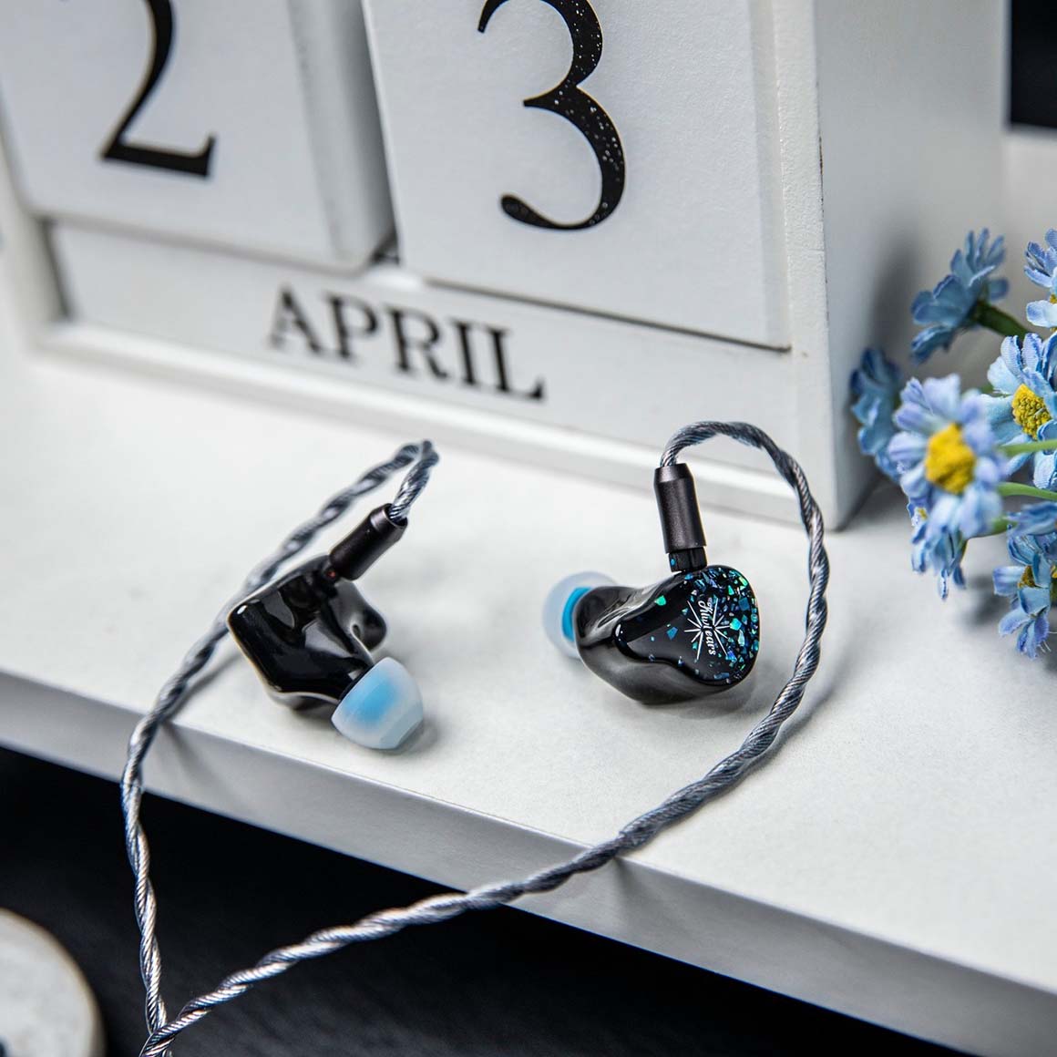 Headphone-zone-Kiwi-Ears-Astral-Blue
