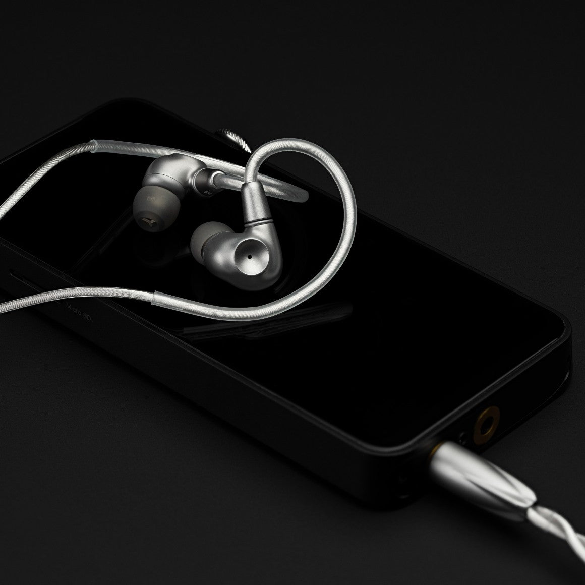 Headphone-zone-Meze-ASTRU