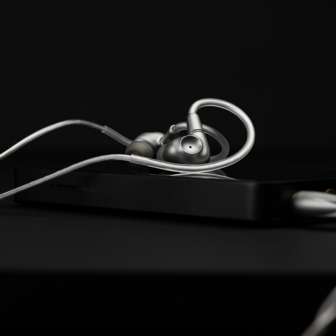 Headphone-zone-Meze-ASTRU