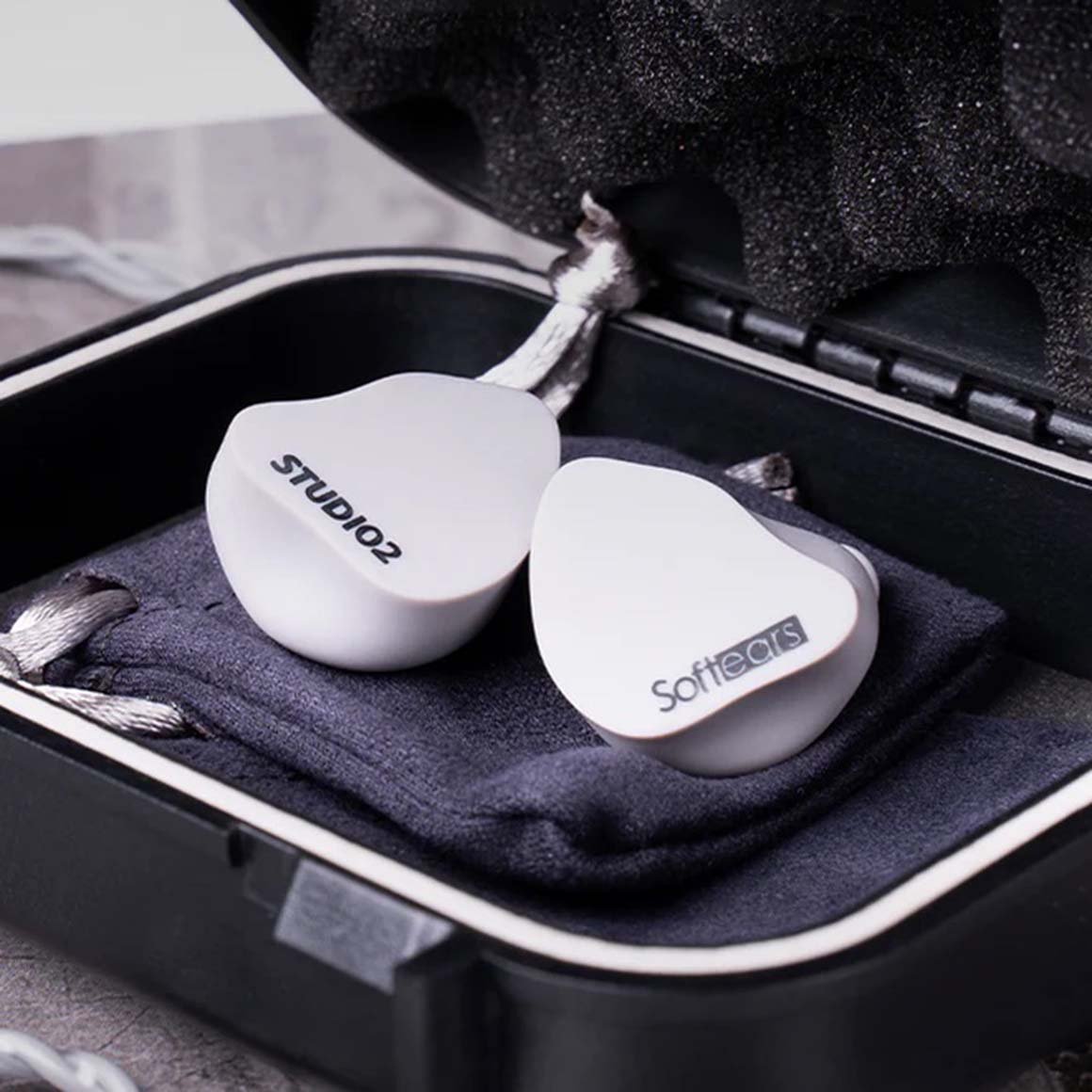 Headphone-zone-Softears-Studio2