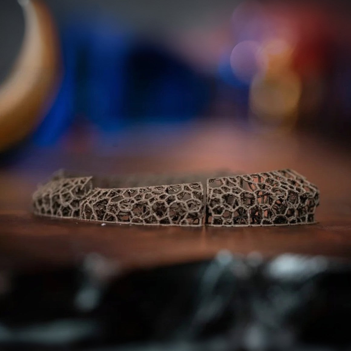 #Material_Aluminum - Black - Suede