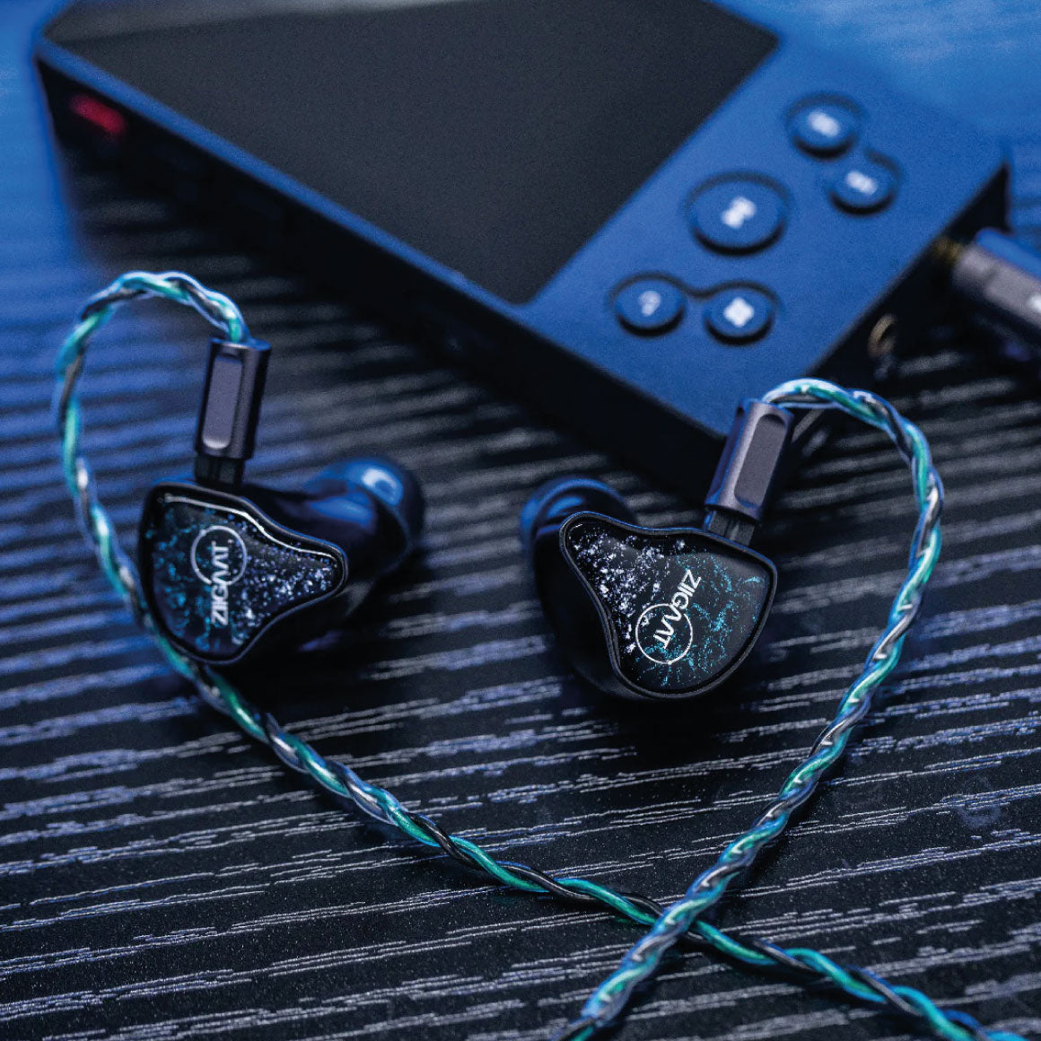 Headphone-zone-ZiiGaat-x-Hangout.Audio-Odyssey-2