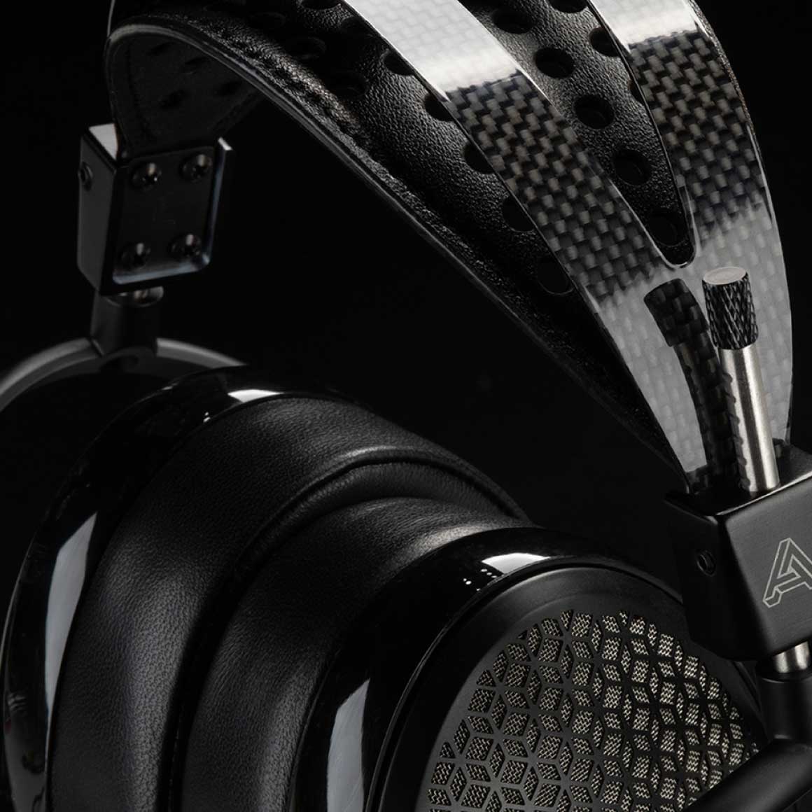 Headphone-Zone-Audeze-CRBN