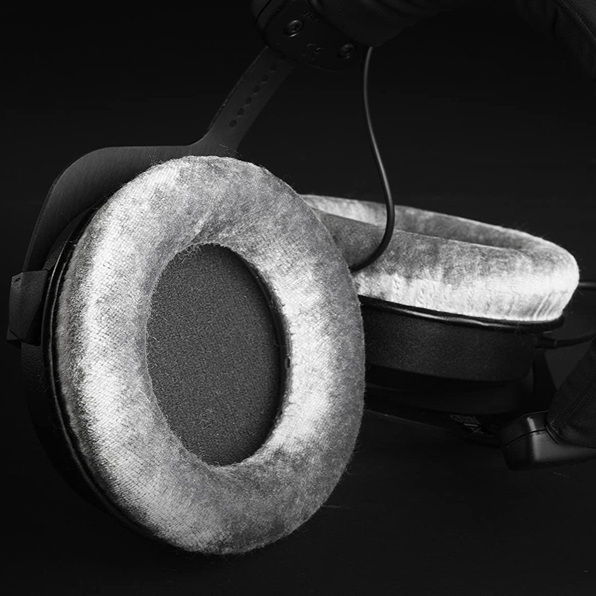 Headphone-Zone-Beyerdynamic-EDT-770V-Earpads-Silver-grey