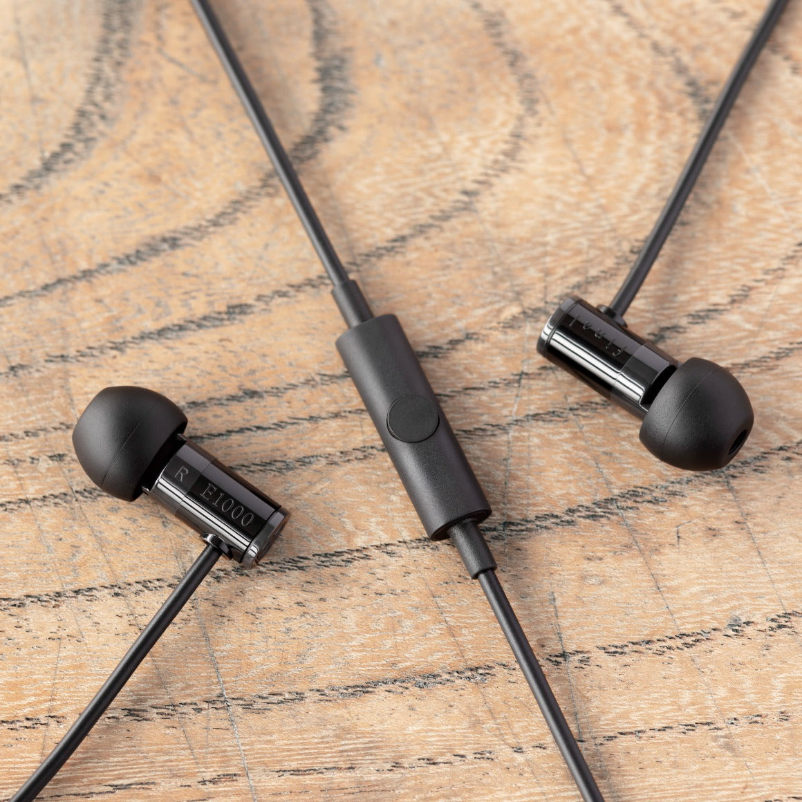 Headphone-Zone-Final-Audio-E1000-Black-with-Mic