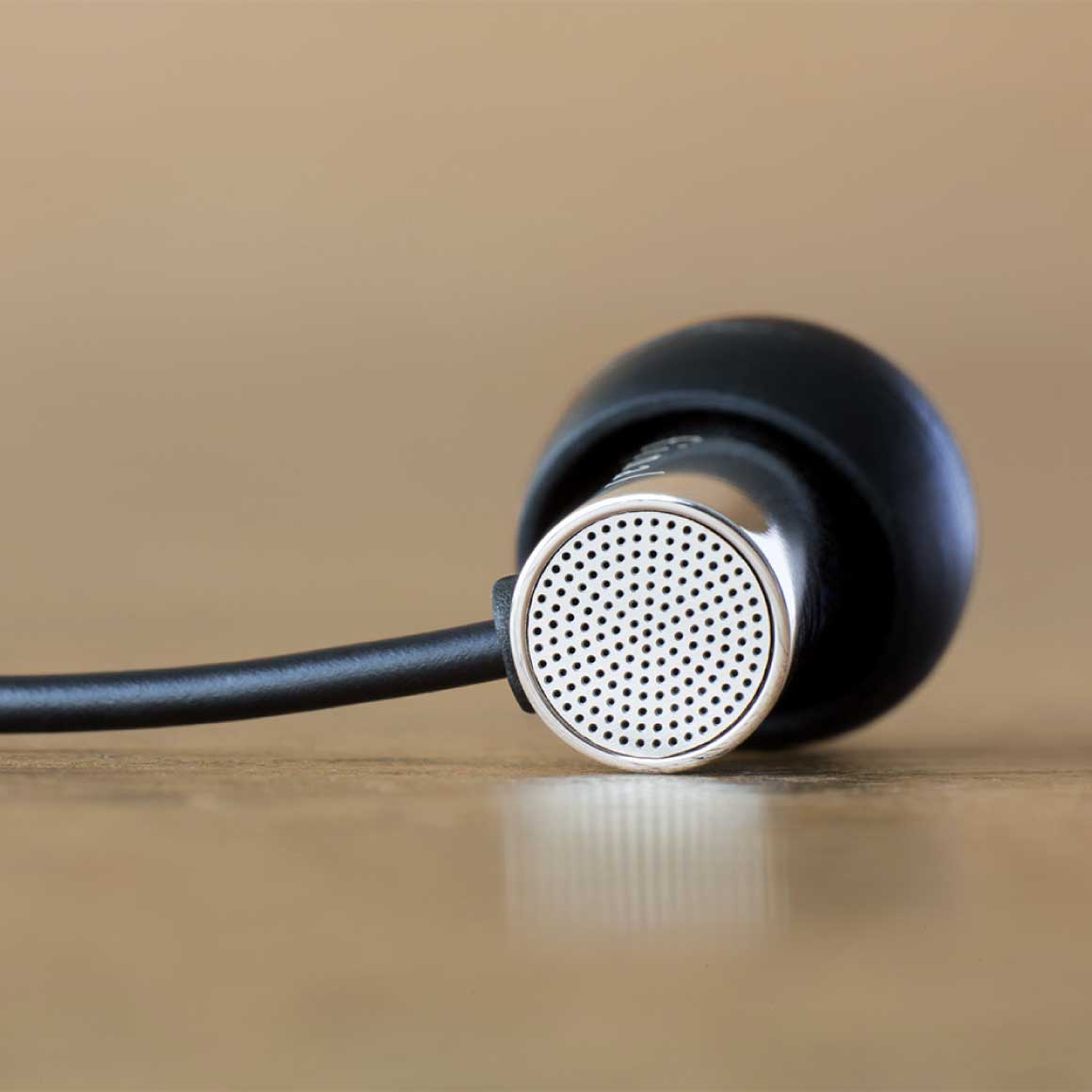 Headphone-Zone-Final-Audio-E3000-With-Mic