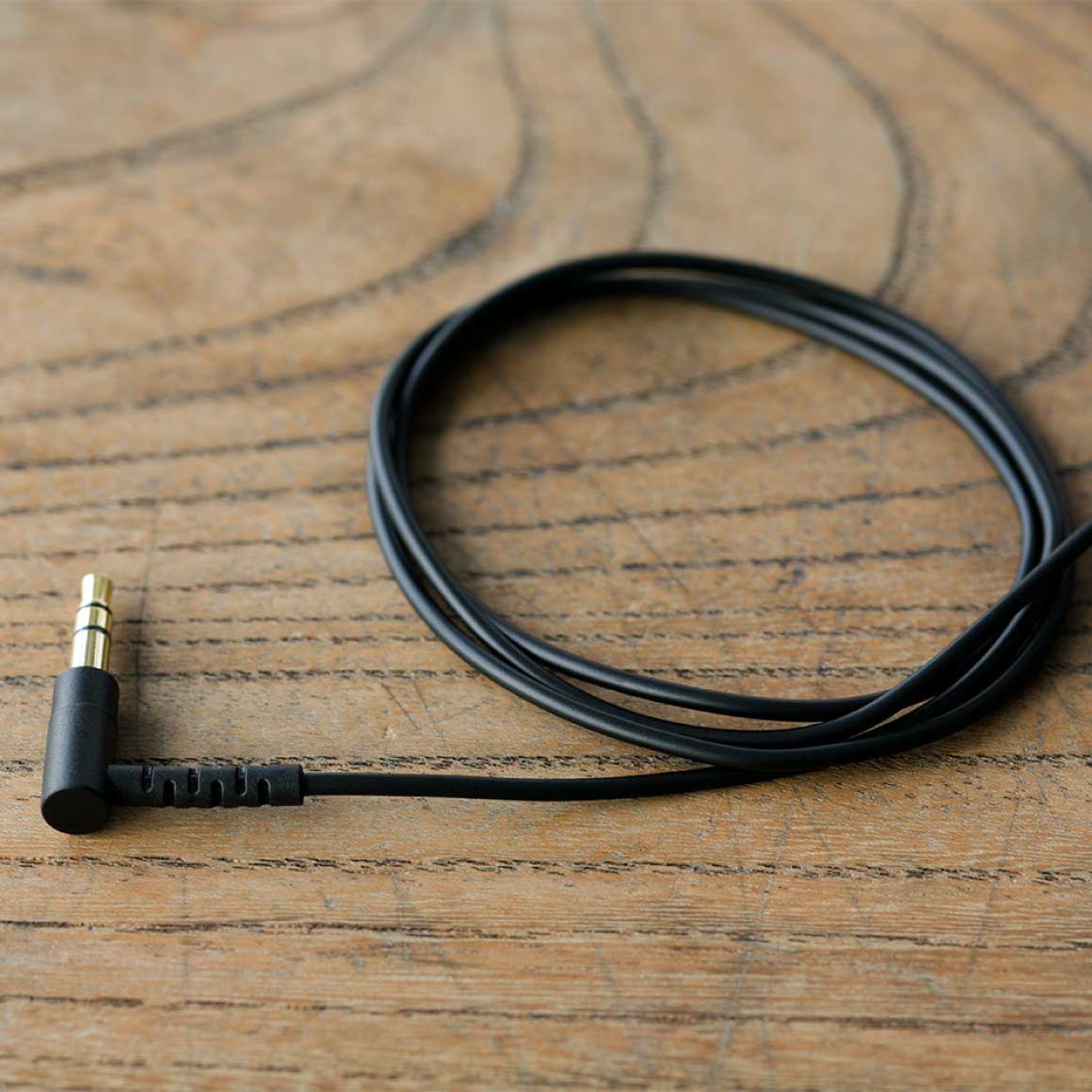 Headphone-Zone-Final-Audio-E3000-With-Mic