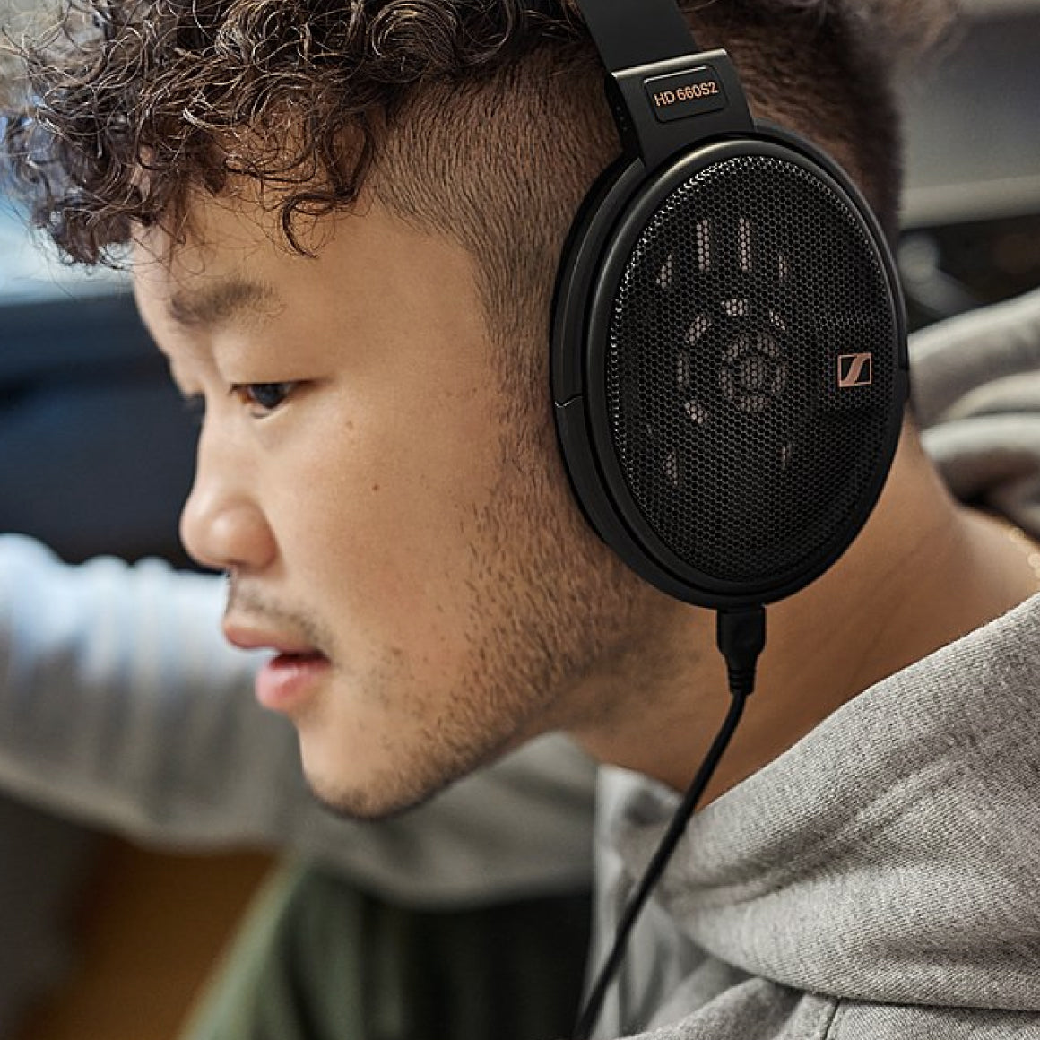 Headphone-Zone-Sennheiser-HD-660S2