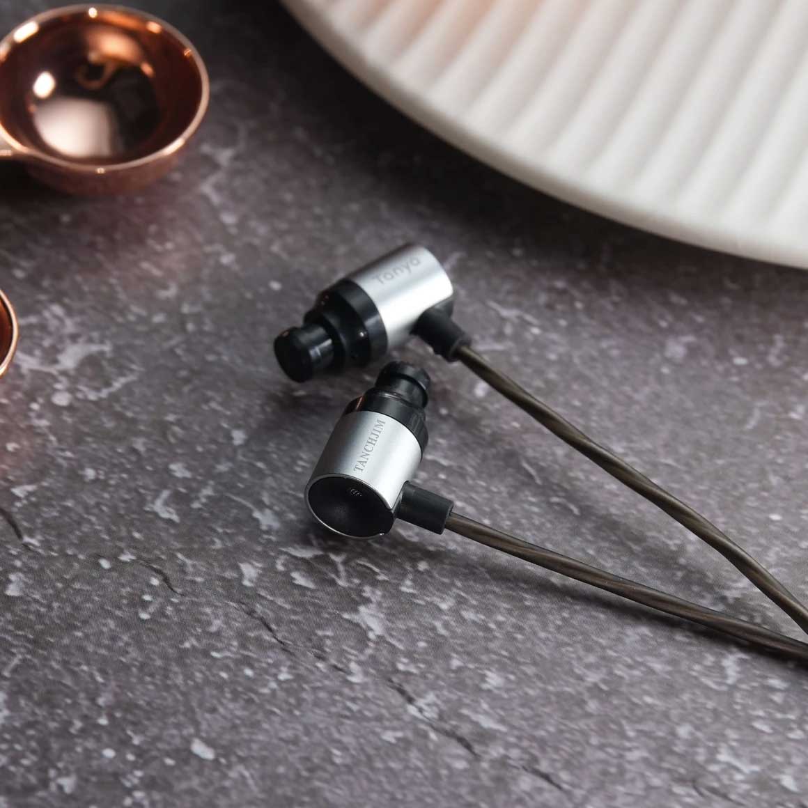 #Plug_3.5mm