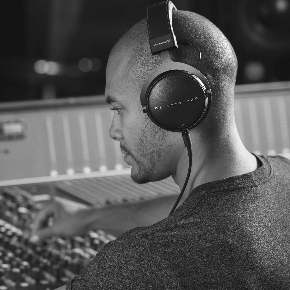Headphone-Zone-dt-1770-pro