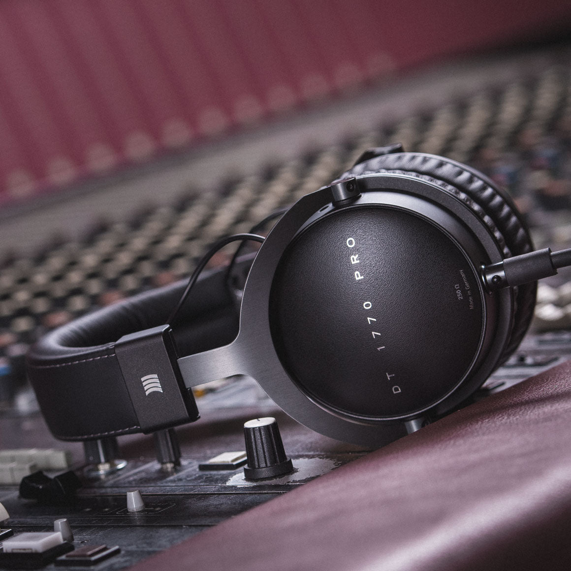 Headphone-Zone-dt-1770-pro