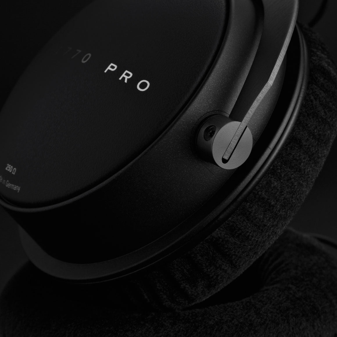 Headphone-Zone-dt-1770-pro