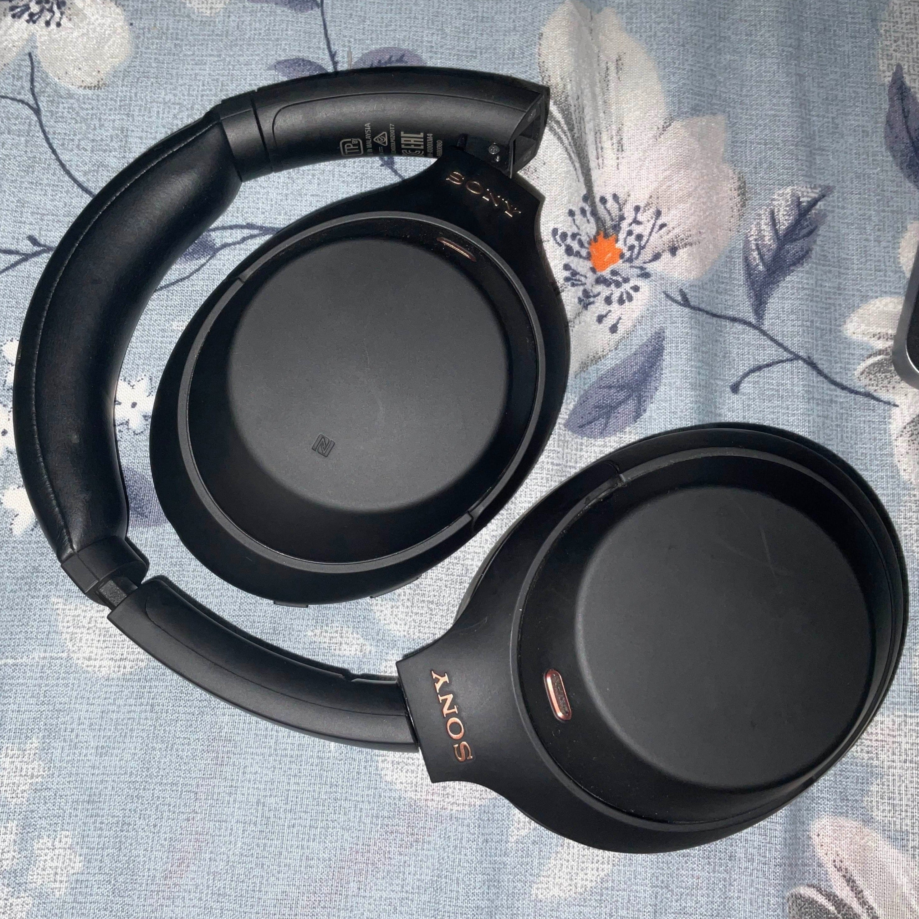 Sony - WH-1000XM4 (Pre-Owned)
